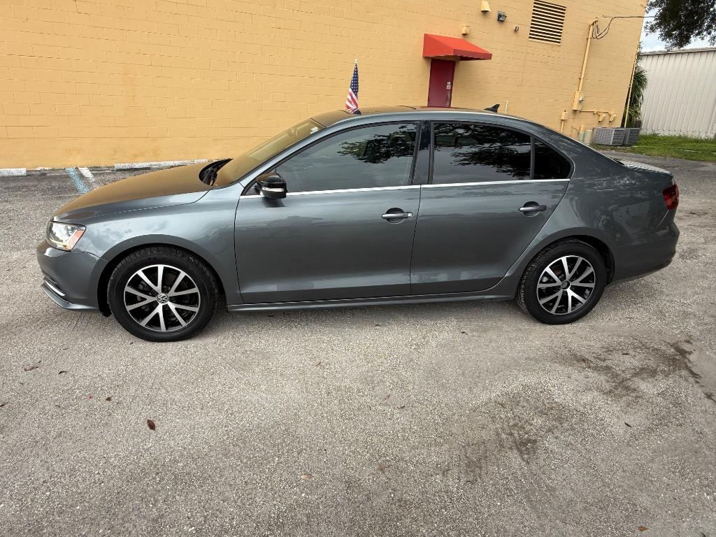 2017 Volkswagen Jetta - $10,990
