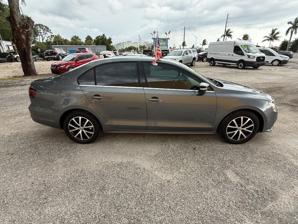 2017 Volkswagen Jetta - $10,990