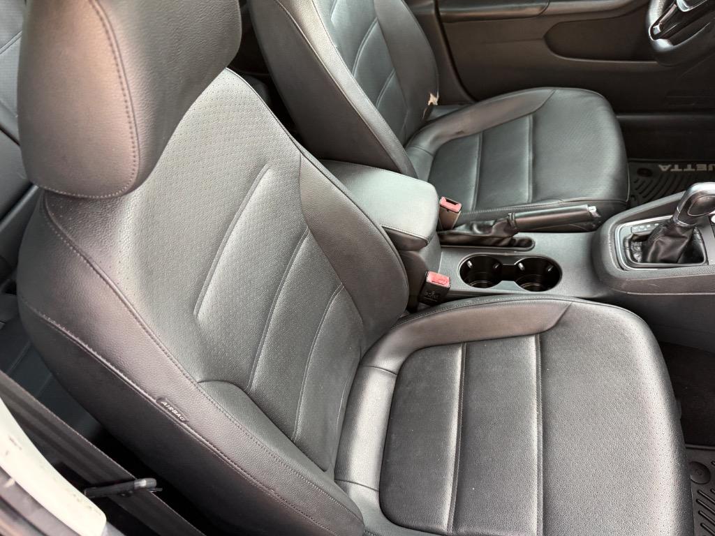 2017 Volkswagen Jetta - $10,990