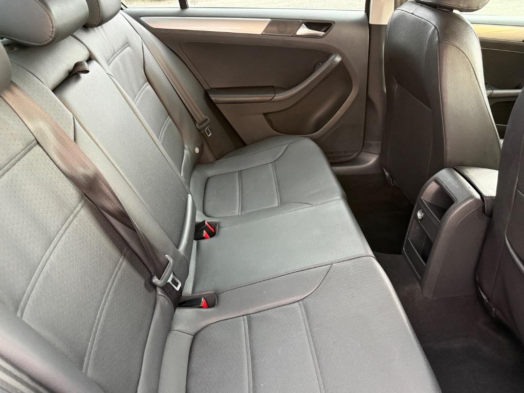 2017 Volkswagen Jetta - $10,990