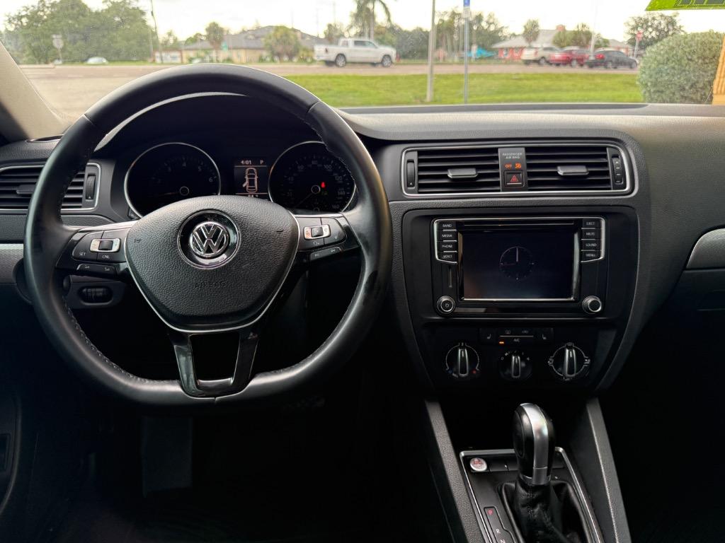 2017 Volkswagen Jetta - $10,990