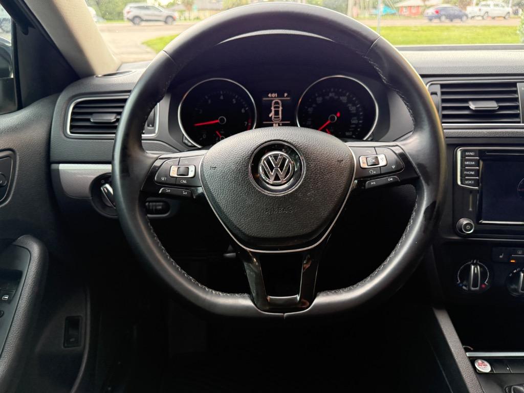 2017 Volkswagen Jetta - $10,990