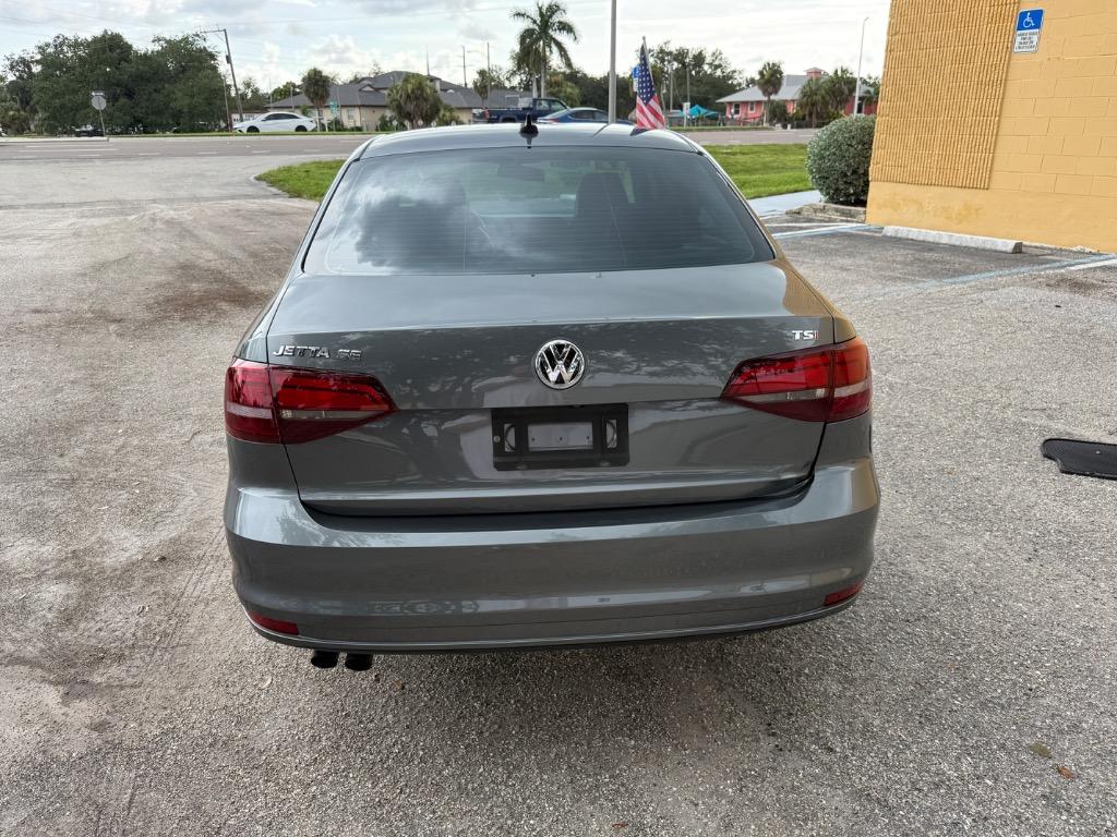 2017 Volkswagen Jetta - $10,990
