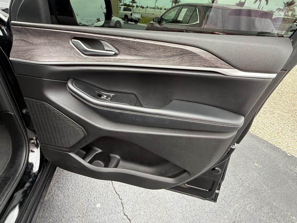2023 Jeep Cherokee - $26,990
