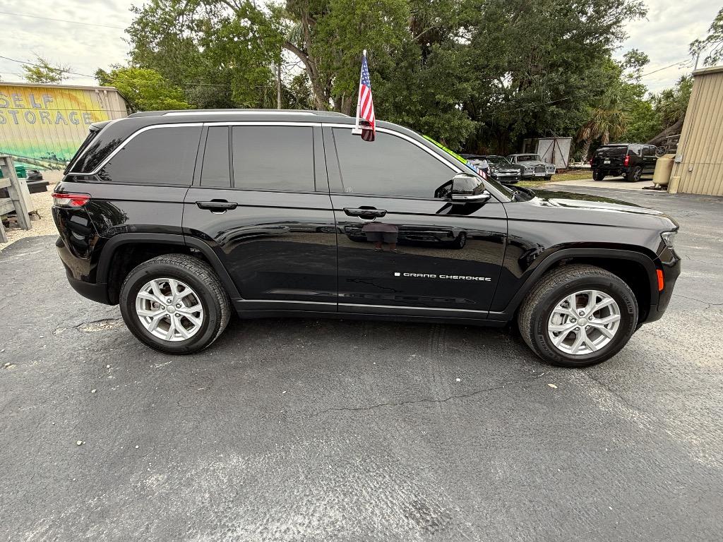 2023 Jeep Cherokee - $26,990