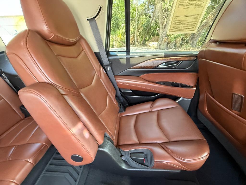 2016 Cadillac Escalade - $26,990