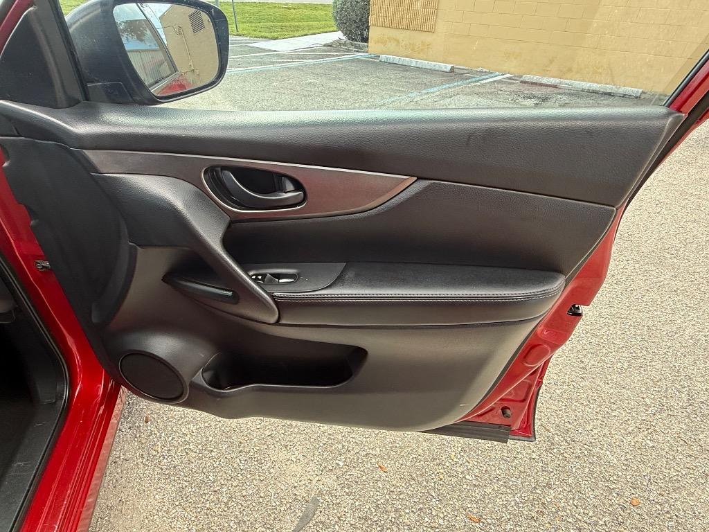2017 Nissan Rogue - $4,990
