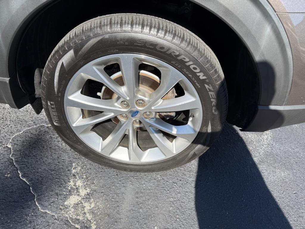 2021 Ford Explorer - $32,990