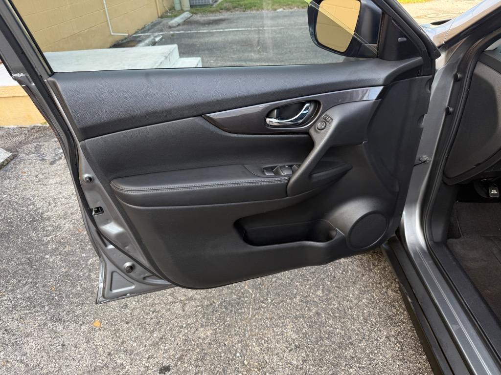 2019 Nissan Rogue - $17,750