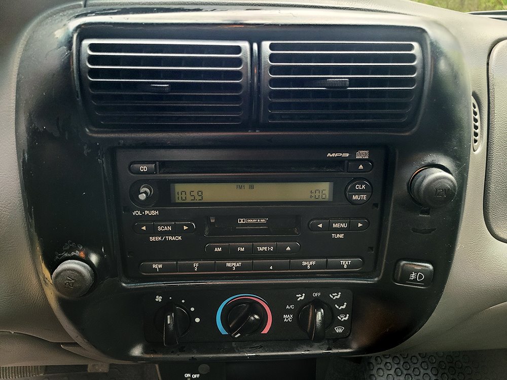 2004 Ford Ranger XL photo