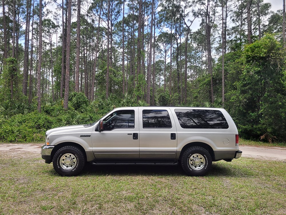 2004 Ford Excursion XLS photo