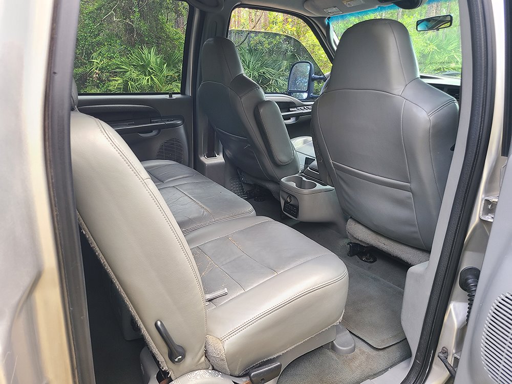 2004 Ford Excursion XLS photo