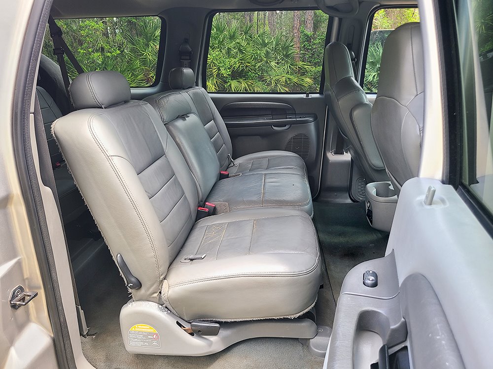 2004 Ford Excursion XLS photo
