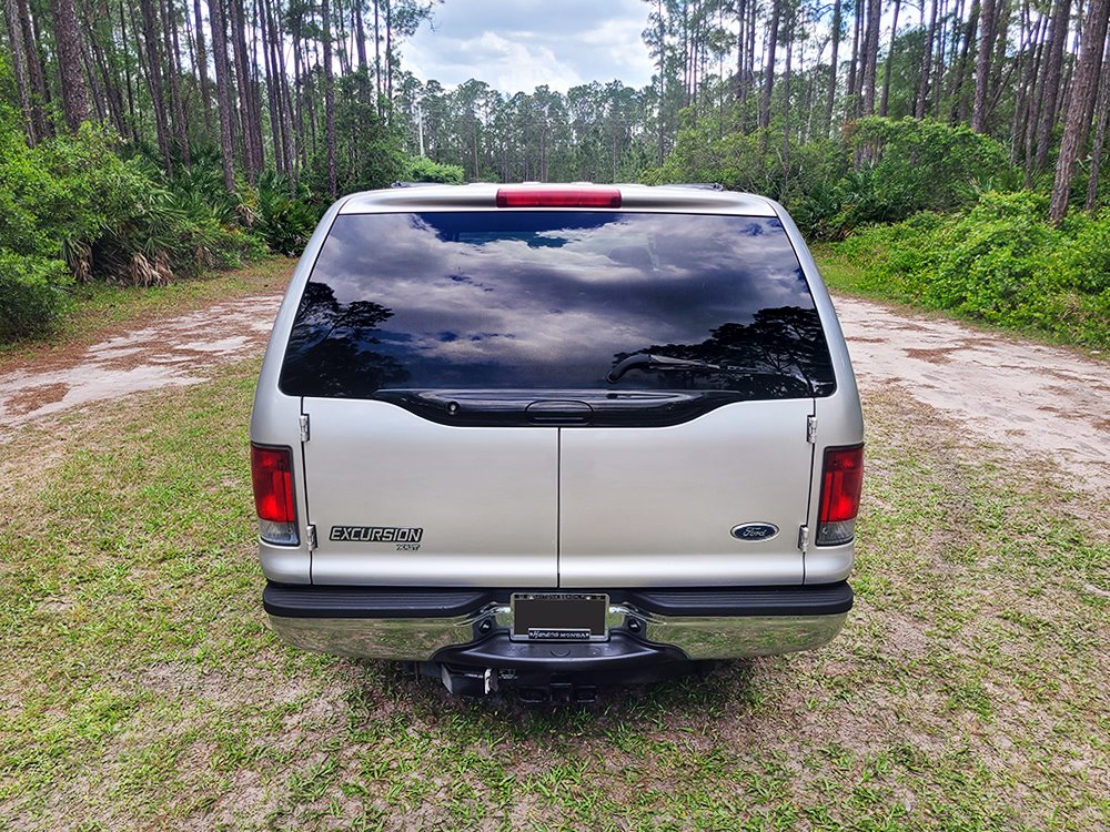 2004 Ford Excursion XLS photo