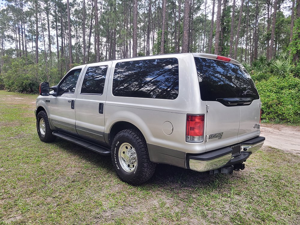 2004 Ford Excursion XLS photo