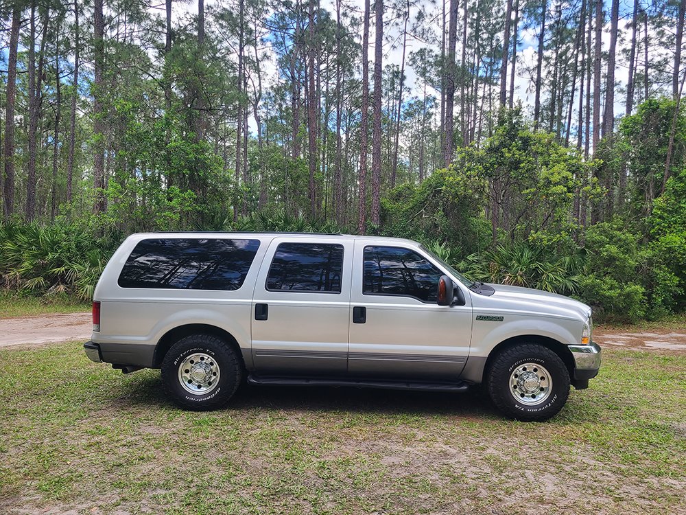 2004 Ford Excursion XLS photo