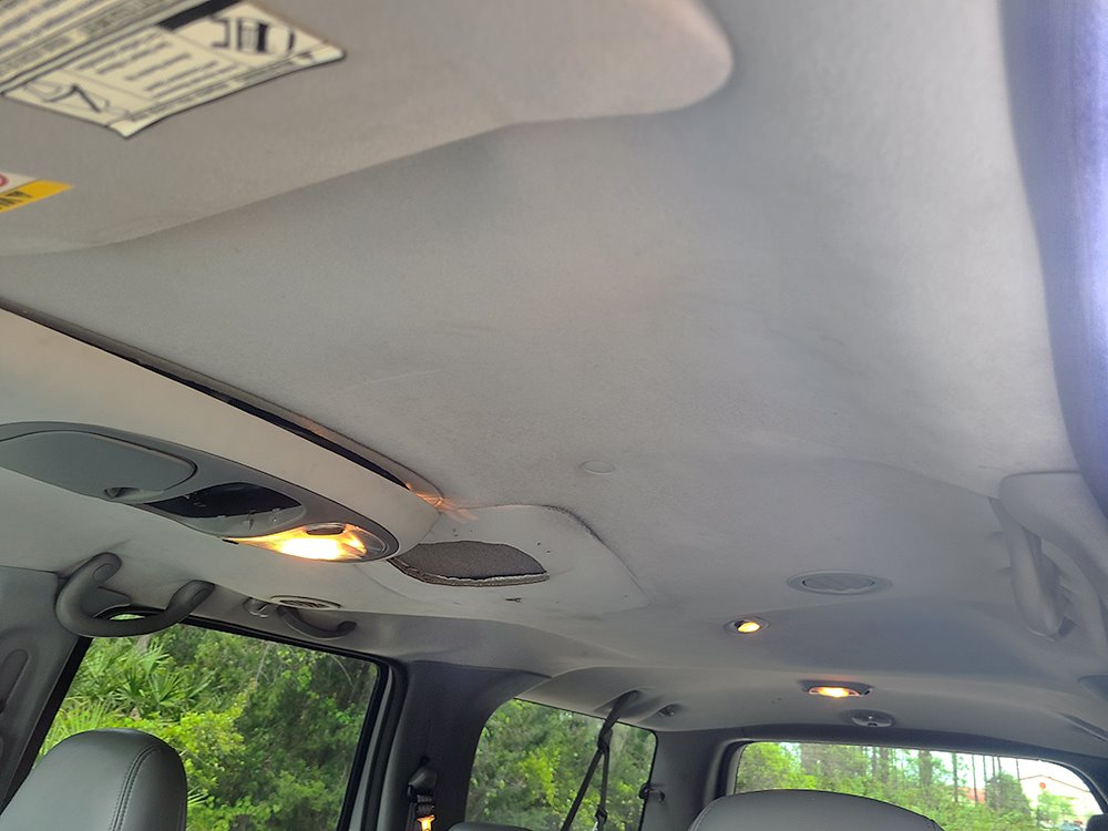 2004 Ford Excursion XLS photo