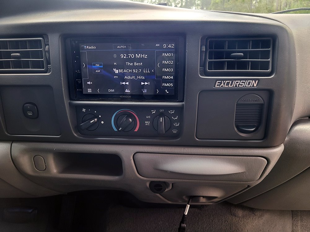 2004 Ford Excursion XLS photo