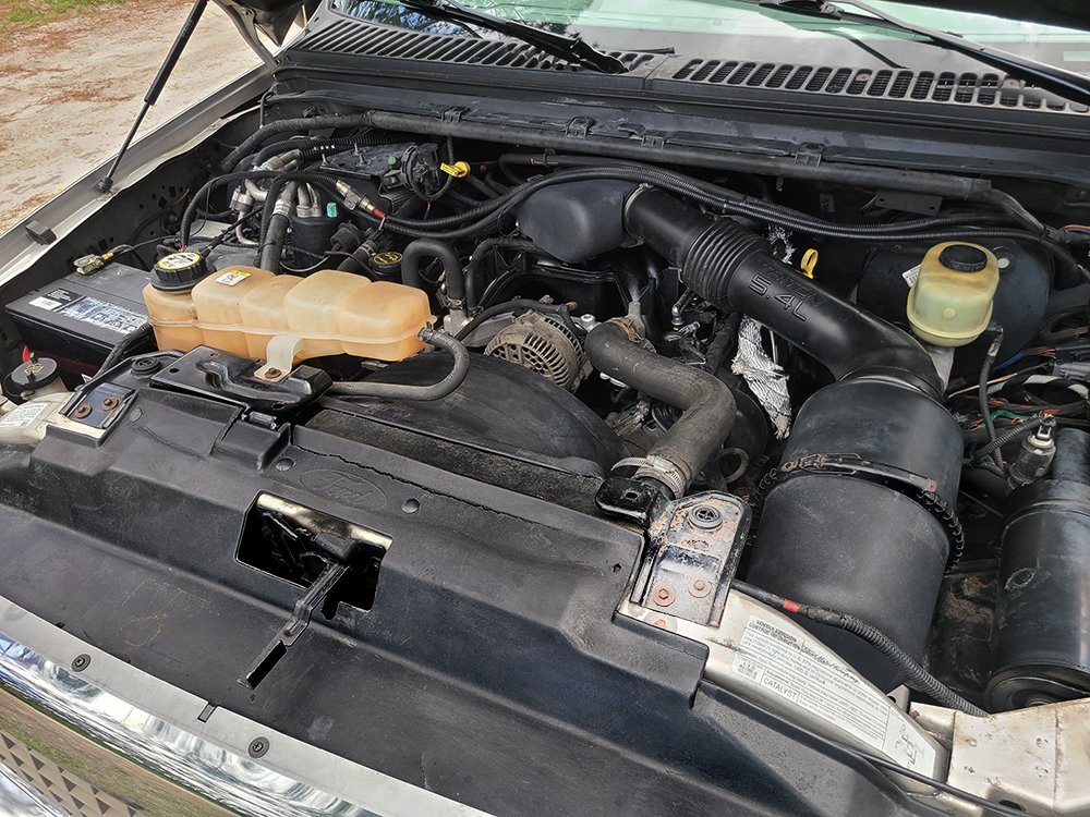 2004 Ford Excursion XLS photo