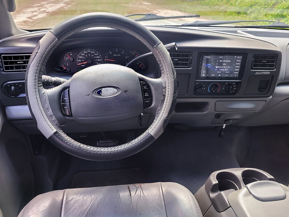 2004 Ford Excursion XLS photo
