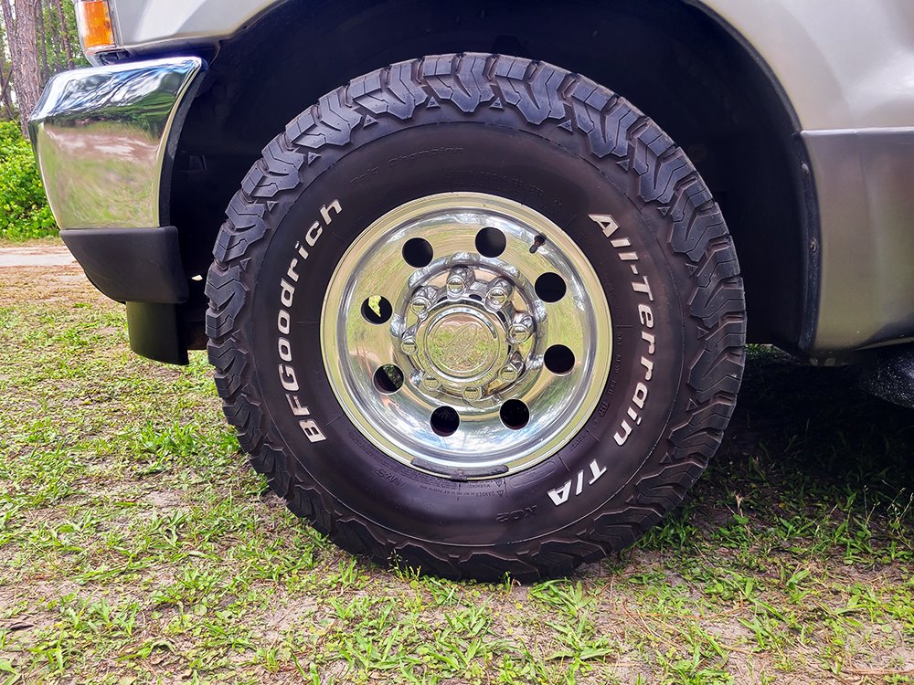 2004 Ford Excursion XLS photo