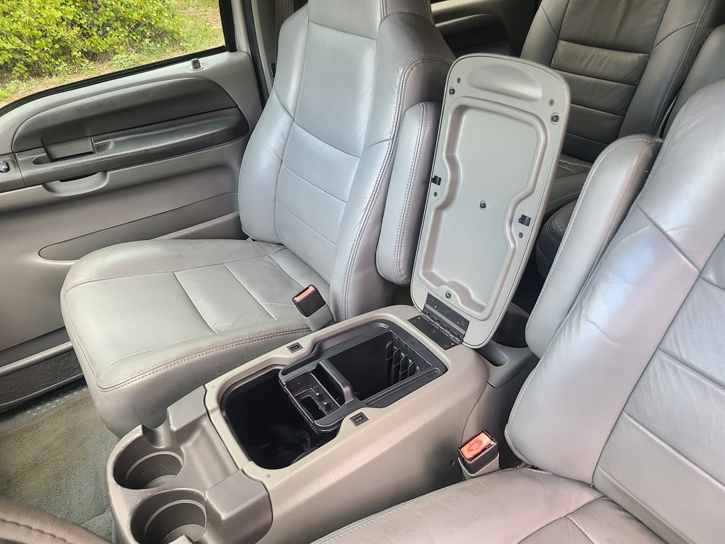 2004 Ford Excursion XLS photo
