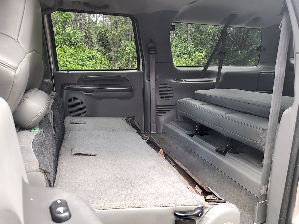 2004 Ford Excursion XLS photo