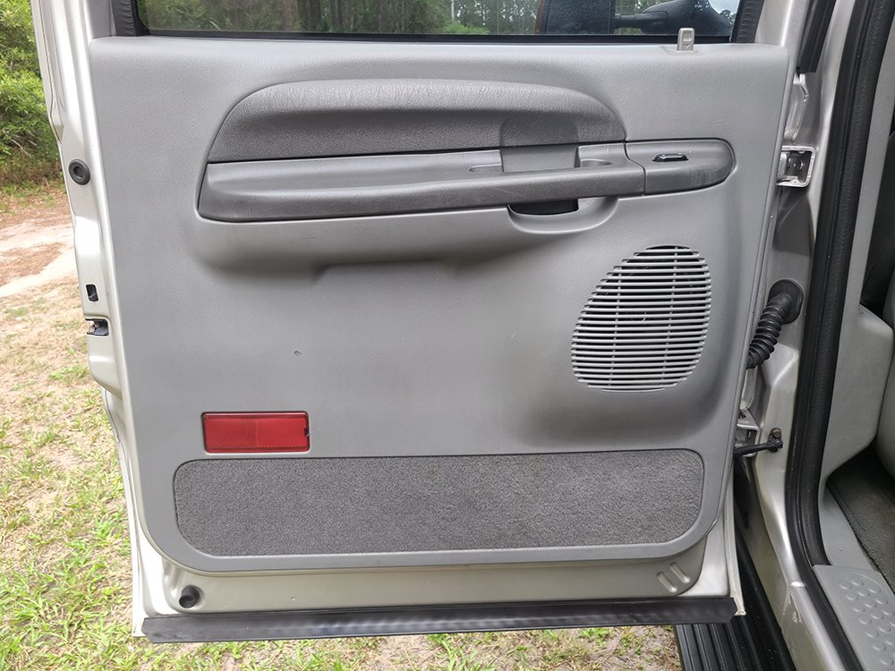 2004 Ford Excursion XLS photo