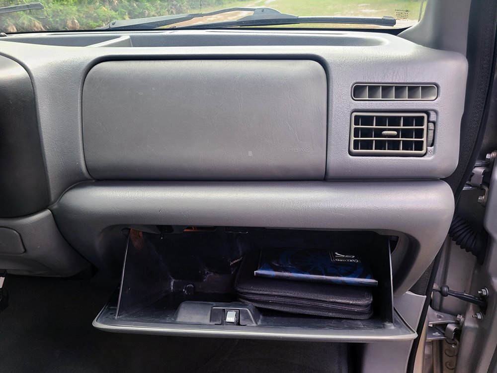 2004 Ford Excursion XLS photo