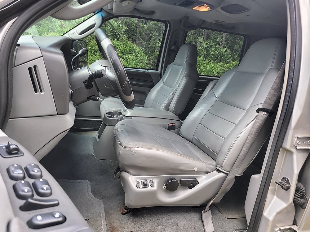 2004 Ford Excursion XLS photo