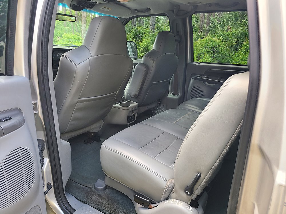 2004 Ford Excursion XLS photo