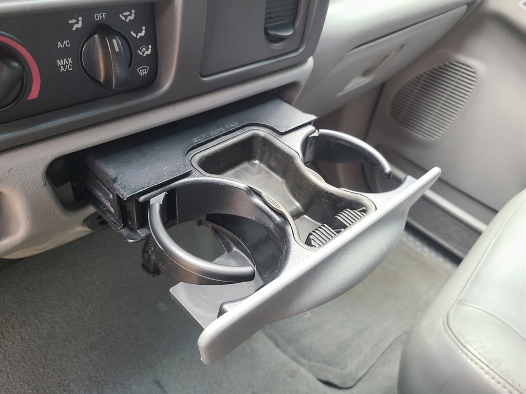 2004 Ford Excursion XLS photo