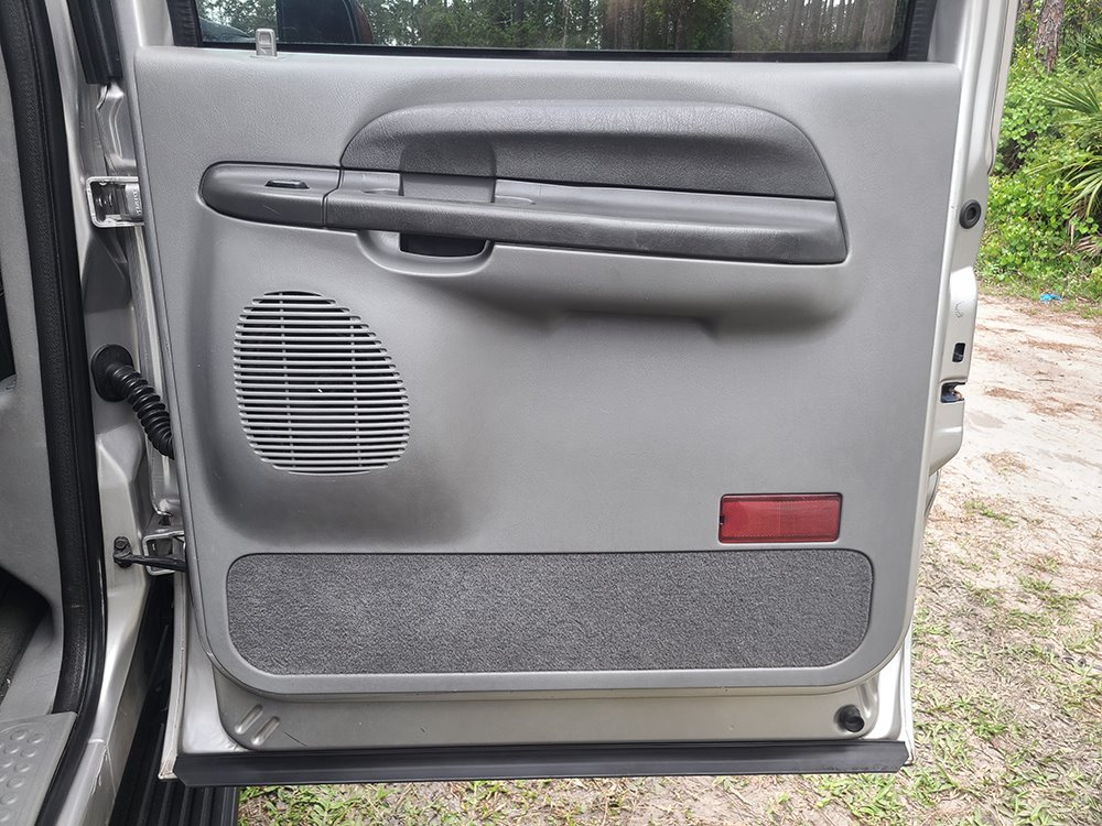 2004 Ford Excursion XLS photo