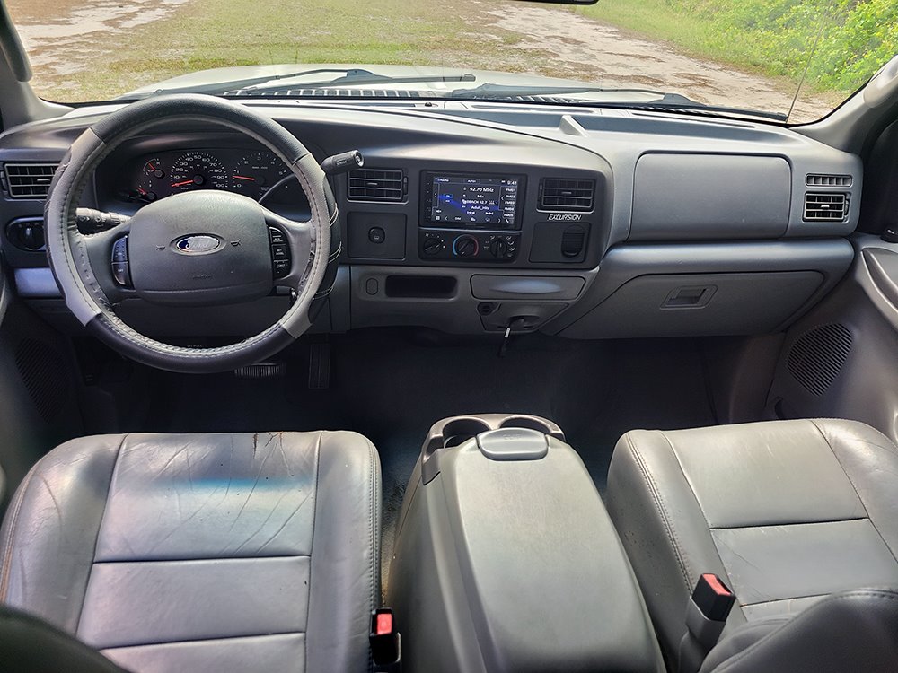 2004 Ford Excursion XLS photo