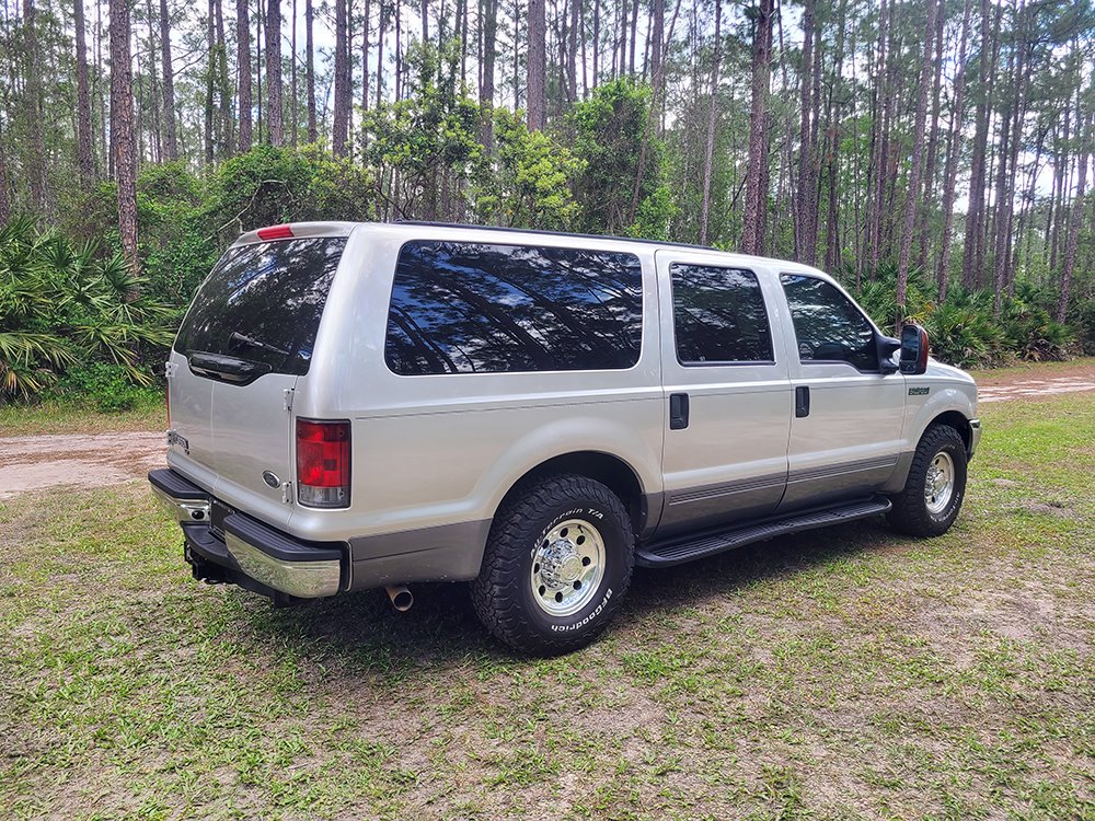 2004 Ford Excursion XLS photo