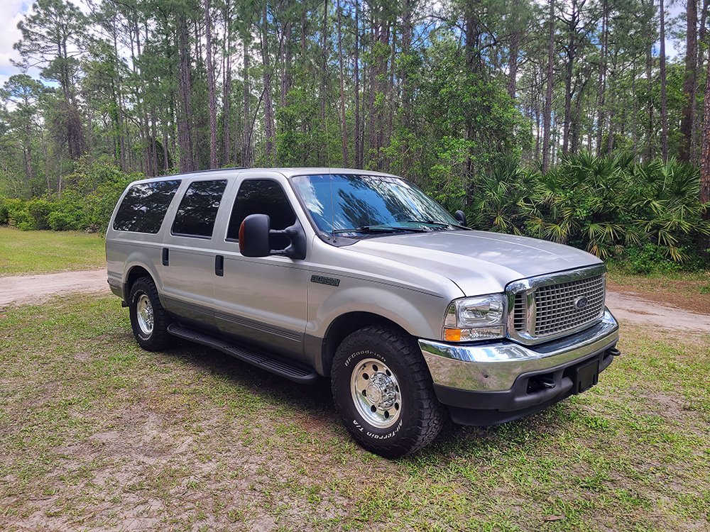 2004 Ford Excursion XLS photo