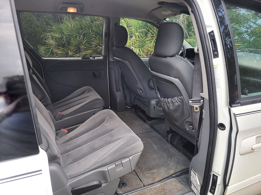 2005 Dodge Grand Caravan SXT photo