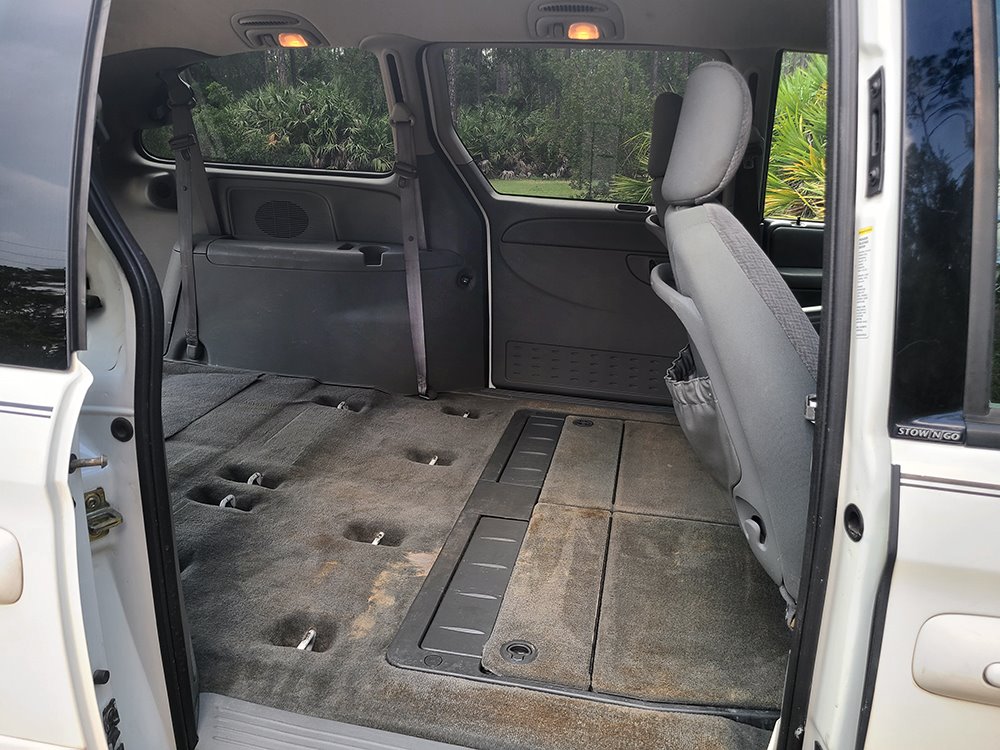 2005 Dodge Grand Caravan SXT photo