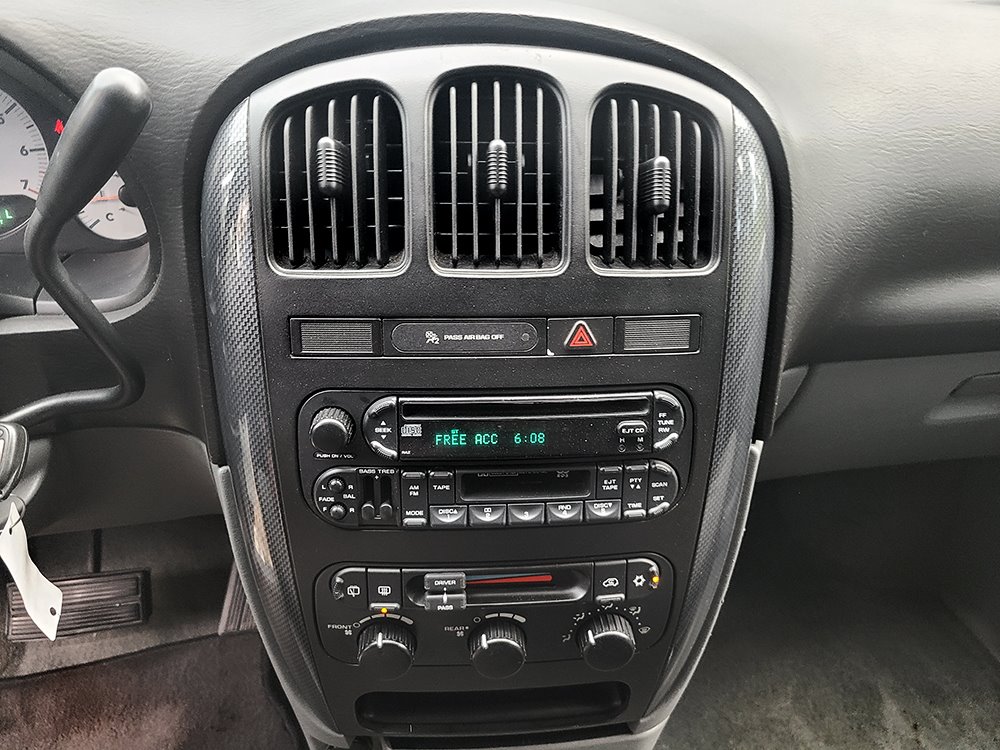 2005 Dodge Grand Caravan SXT photo
