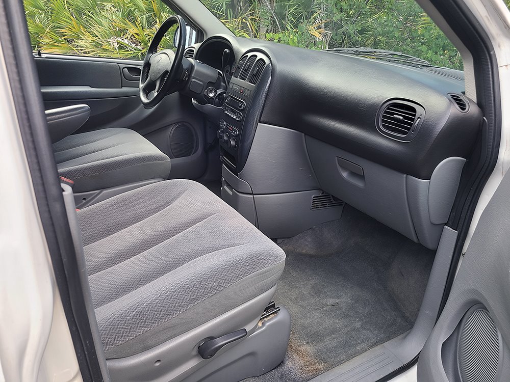 2005 Dodge Grand Caravan SXT photo