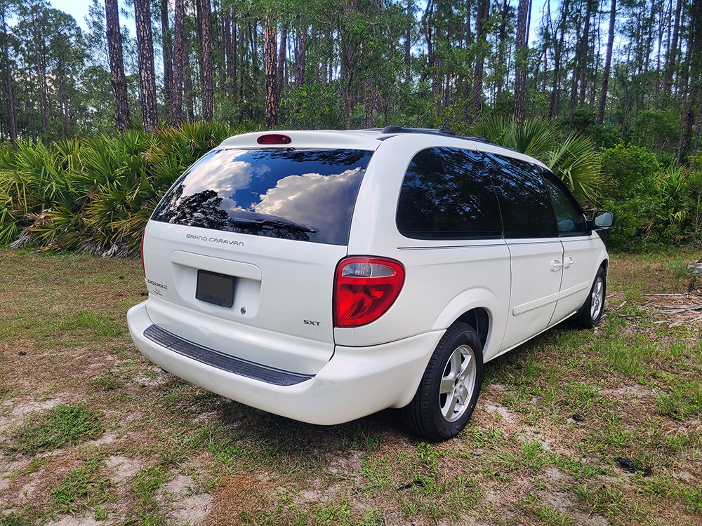 2005 Dodge Grand Caravan SXT photo
