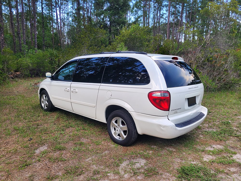 2005 Dodge Grand Caravan SXT photo