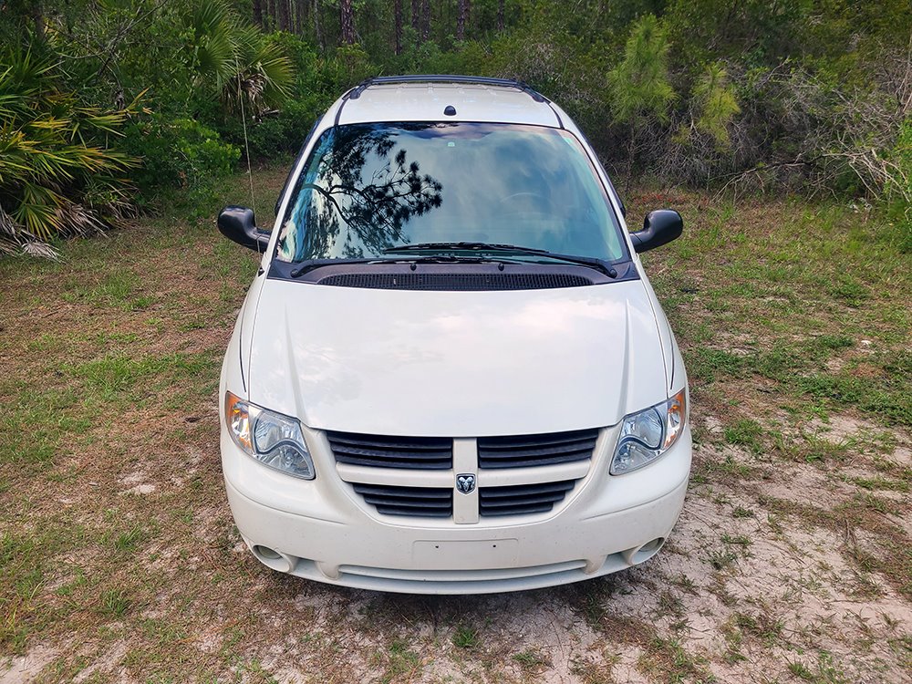 2005 Dodge Grand Caravan SXT photo