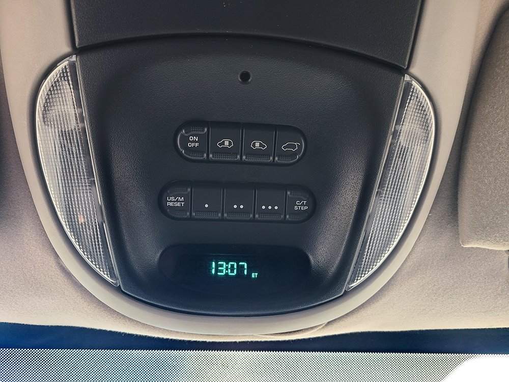 2005 Dodge Grand Caravan SXT photo