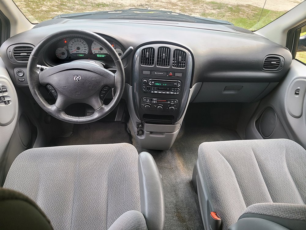 2005 Dodge Grand Caravan SXT photo