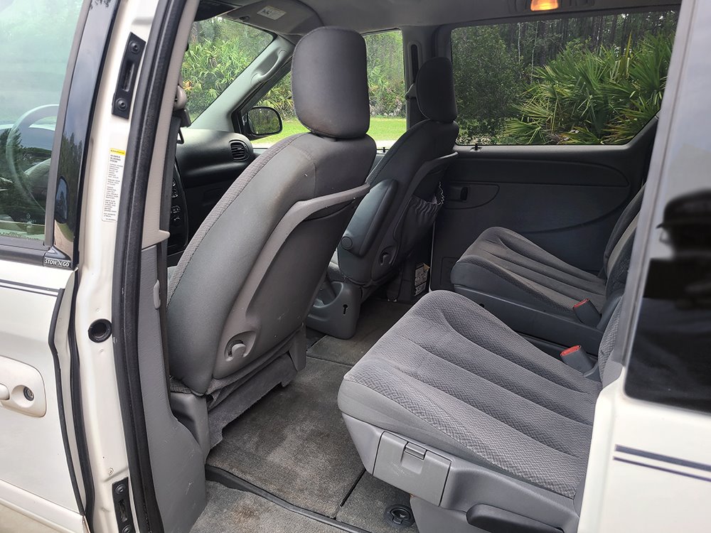 2005 Dodge Grand Caravan SXT photo