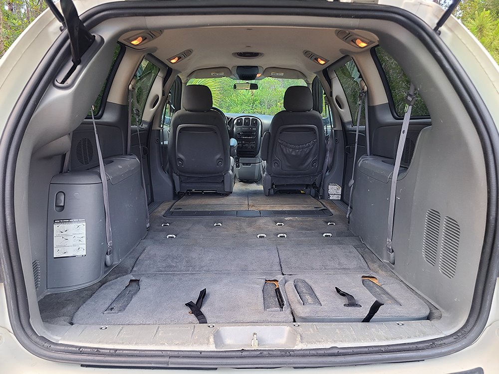 2005 Dodge Grand Caravan SXT photo