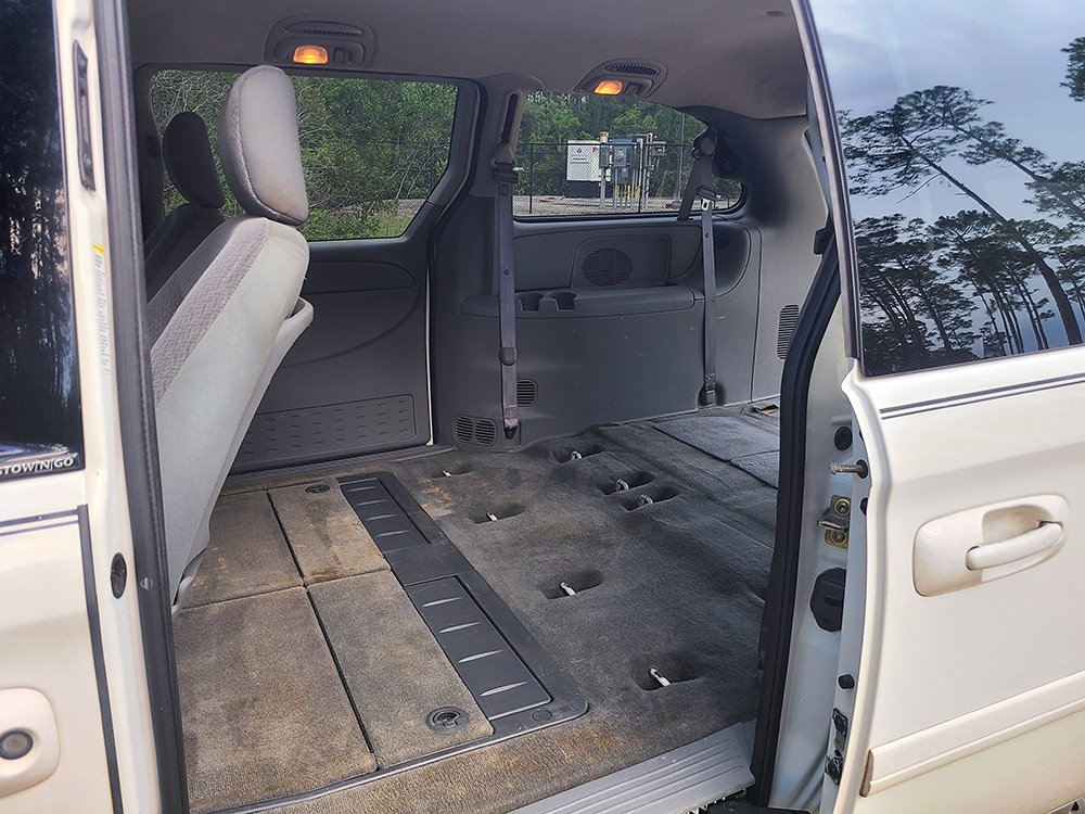 2005 Dodge Grand Caravan SXT photo
