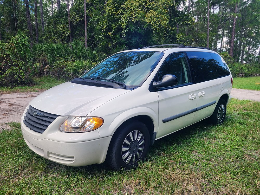 2007 Chrysler Town And Country - $5,155