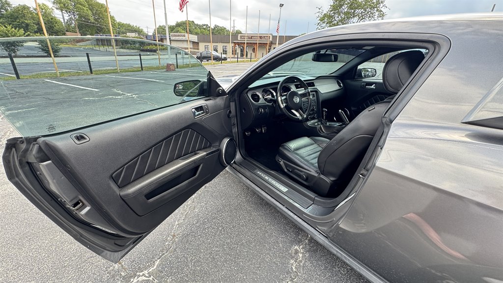 2014 Ford Mustang - $26,999